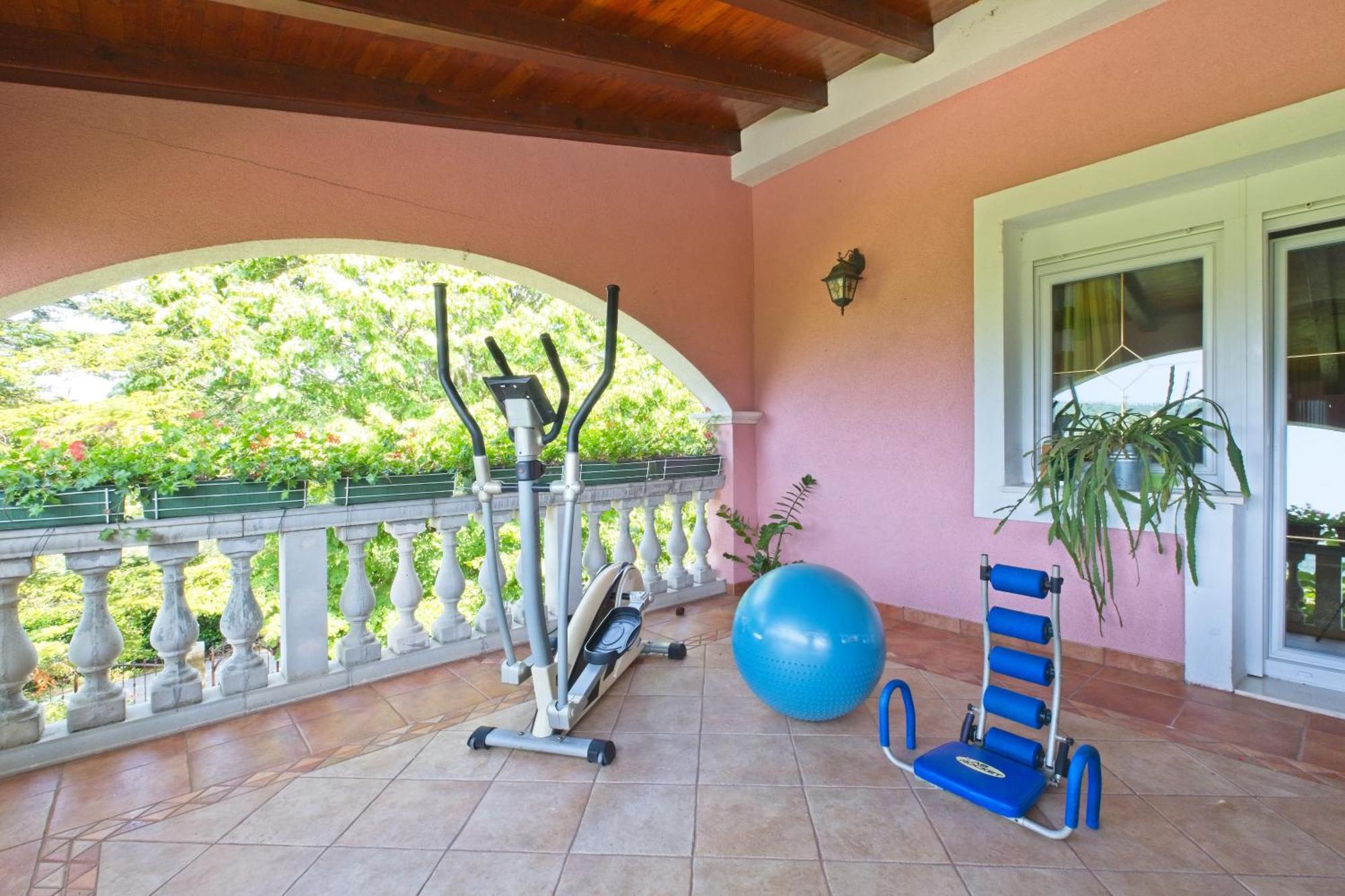 Villa Thousand Roses Lovorno Exterior photo